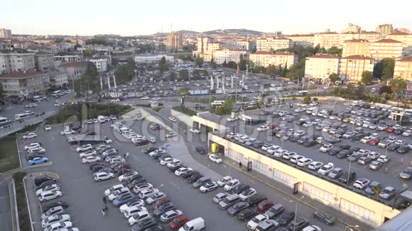 室外停车场城市景观视频的预览图