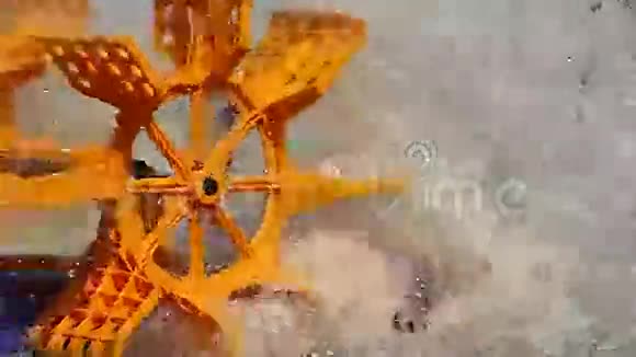 水轮机的运动视频的预览图