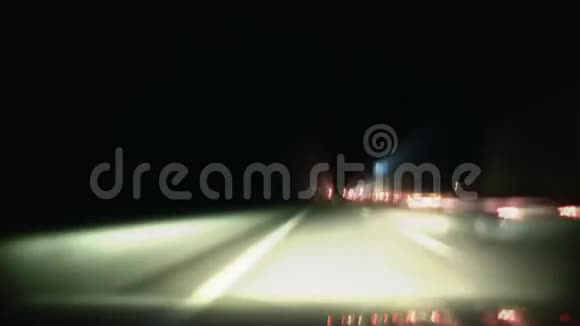 驾驶汽车之夜视频的预览图