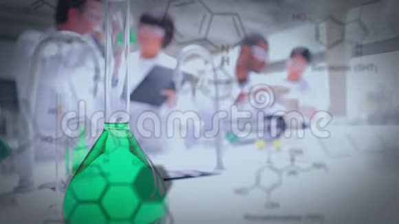实验室烧瓶有数据和化合物的结构公式视频的预览图