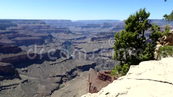 亚利桑那大峡谷大峡谷与科罗拉多河的宽阔视野视频的预览图