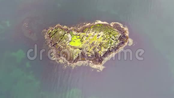 大西洋小岛的空中飞行视频的预览图