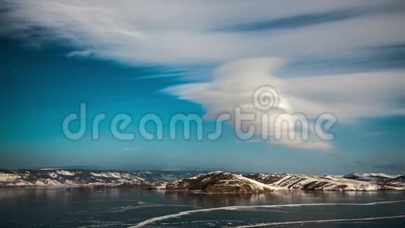 在贝加尔湖上空旋转的云视频的预览图