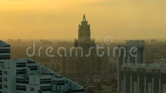 阿斯塔纳建筑的胜利时间在日落时间从拜特莱克塔顶部哈萨克斯坦阿斯塔纳视频的预览图
