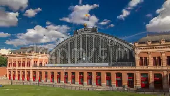 西班牙马德里的普埃塔德阿托卡火车站修建时间推移超移视频的预览图