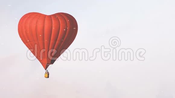 冬村红热气球心形飞行视频的预览图