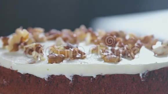 糖果师准备蛋糕层蛋糕糕点视频的预览图