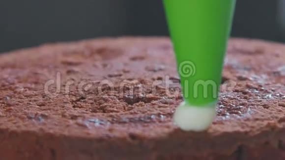 装饰饼干巧克力蛋糕糖果装饰视频的预览图