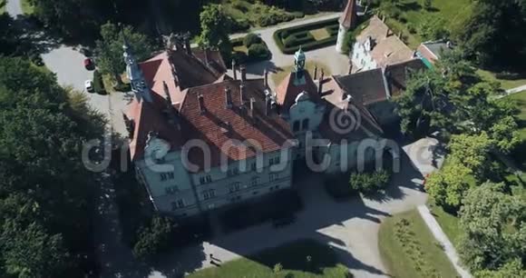 乌克兰Transcarpathian旧Schenborn城堡航空公司视频的预览图