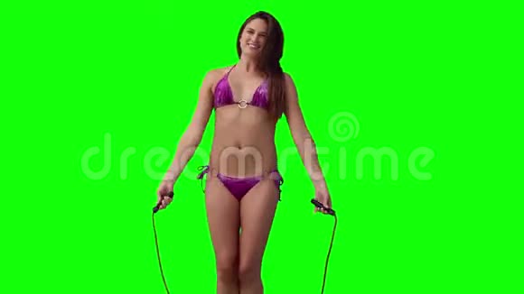 女人玩跳绳视频的预览图