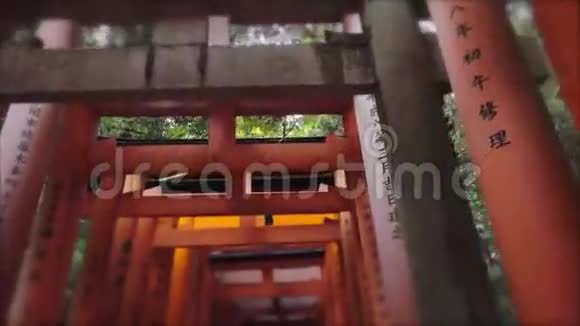 走过日本京都福什米伊纳里淘沙的十二道门视频的预览图