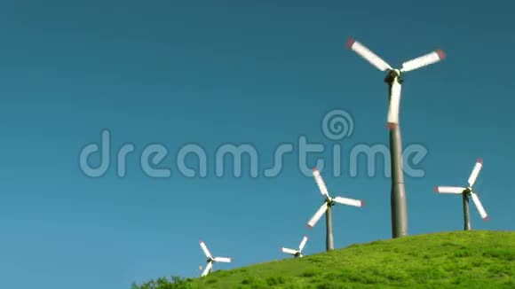 山上有稀疏的风力涡轮机视频的预览图