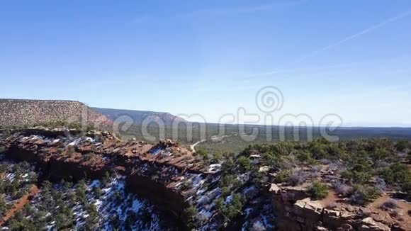 犹他州沙漠和峡谷的空中景观视频的预览图