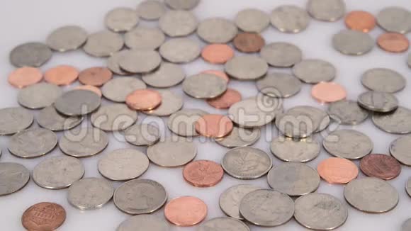硬币和美元钞票视频的预览图