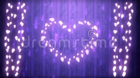 紫色背景上闪烁的心和仙灯视频的预览图