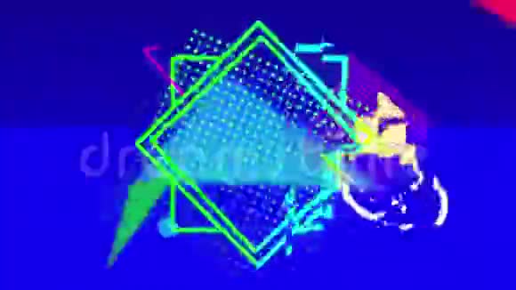 五颜六色的三角形和抽象的图形在紫色的背景上聚集在一起视频的预览图