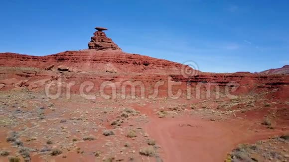 犹他州沙漠和峡谷的空中景观视频的预览图