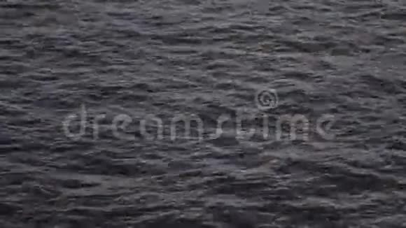 傍晚河水暗波4K视频的预览图