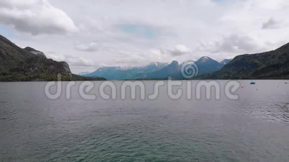观山湖区沃尔夫冈湖奥地利萨尔茨堡阿尔卑斯山视频的预览图