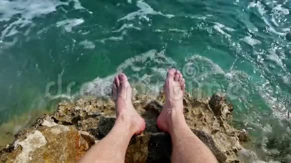 从120英尺高的水中缓慢运动视频的预览图
