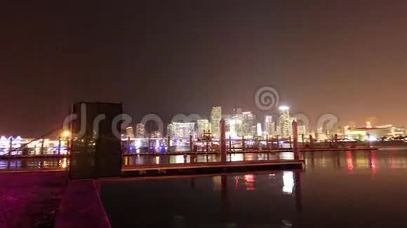 迈阿密天际线夜间超移镜头迈阿密佛罗里达州2016年4月10日视频的预览图