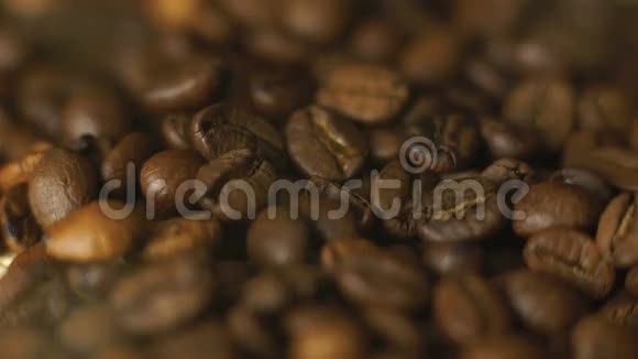4K油烟咖啡豆的背景视频的预览图