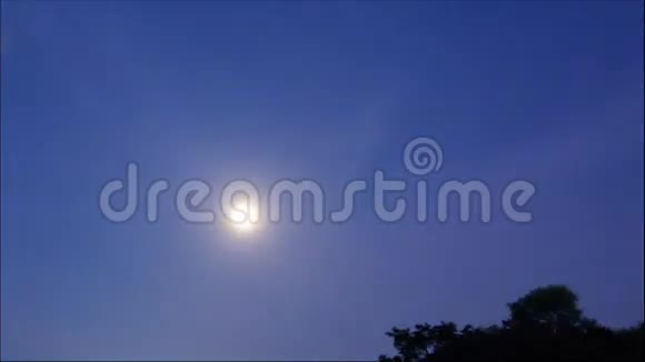 印度夜空中月亮升起的时间间隔记录视频的预览图