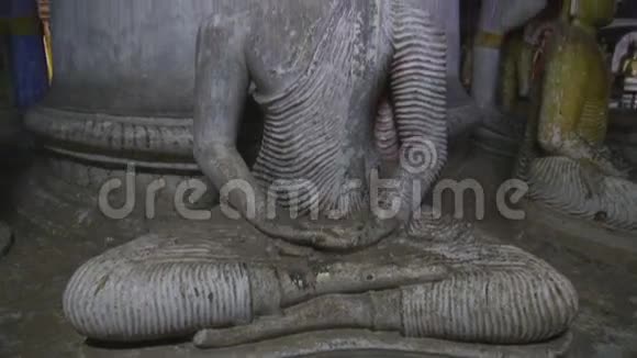 达姆布拉斯里兰卡2014年2月坐佛在丹布拉金寺丹布拉金神庙是她的世界视频的预览图