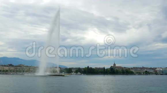 瑞士日内瓦湖的德奥喷泉视频的预览图