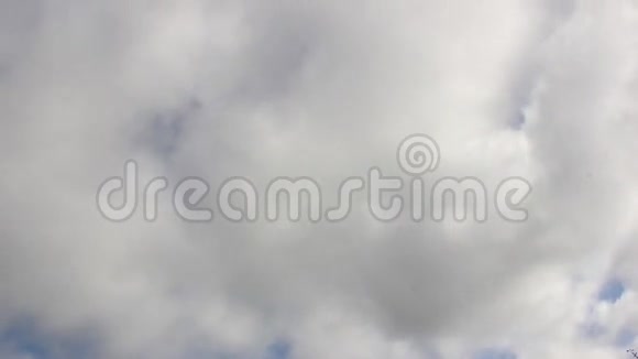 云彩飘过天空视频的预览图