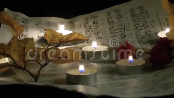 音乐笔记表和蜡烛视频的预览图