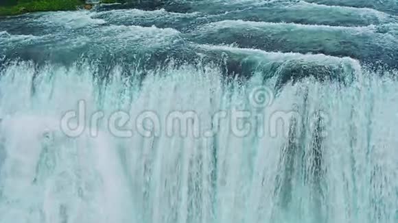 壮丽的瀑布StrbackiBuk视频的预览图