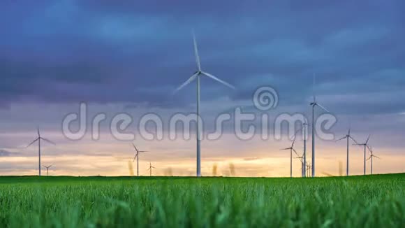 风力涡轮机延时清洁能源保护自然视频的预览图