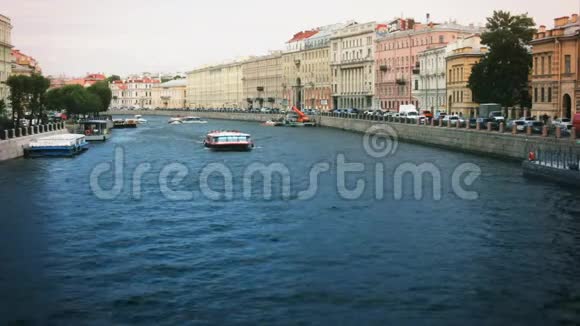 俄罗斯圣彼得堡丰坦卡河船舶暑期旅游视频的预览图
