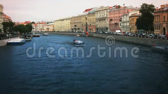 俄罗斯圣彼得堡丰坦卡河船舶暑期旅游视频的预览图