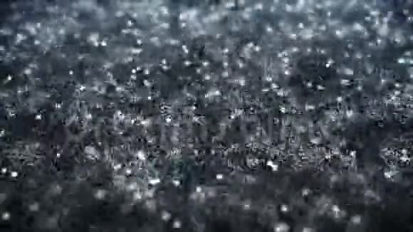落下的雨滴视频的预览图