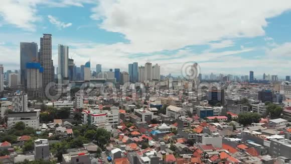 城市中心的空中全景与摩天大楼雅加达印度尼西亚视频的预览图