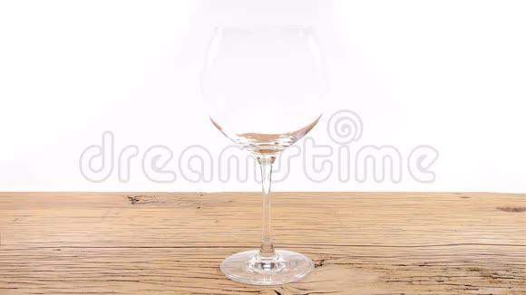 红酒杯满桌白色视频的预览图