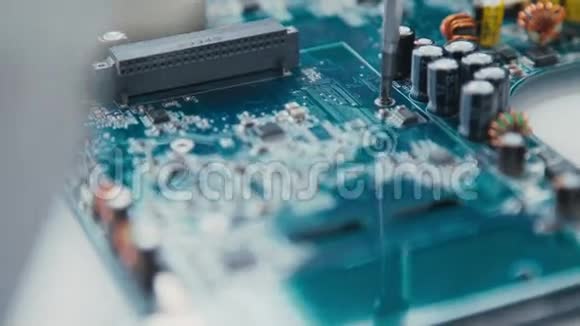 的IC芯片电阻芯片组件的IC芯片电阻芯片组件视频的预览图