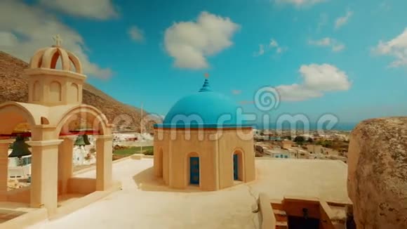 旋风蓝穹教堂的全景拍摄视频的预览图