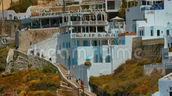 地中海传统别墅的特写倾斜镜头视频的预览图