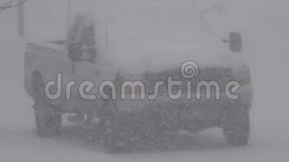 停车卡车雪硬视频的预览图