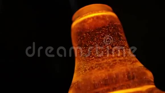 威士忌泡泡慢动作视频的预览图