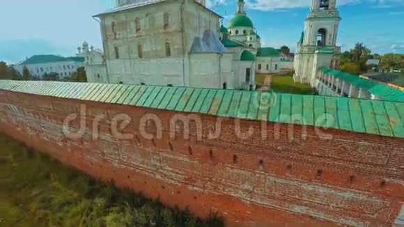 俄罗斯罗斯托夫雅罗斯拉夫尔地区空中无人机飞行视频的预览图