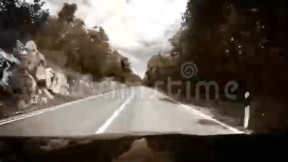 黑白照片克罗地亚Rabac附近车内山道视频的预览图