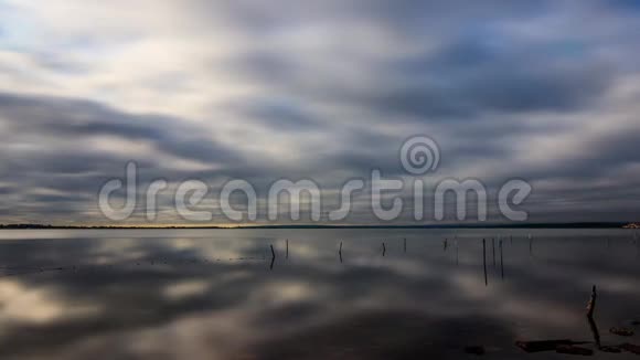 在奥西塔尼的海上黎明时分视频的预览图