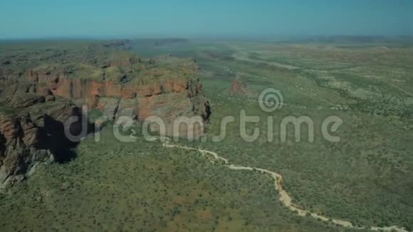 无人机拍摄的澳大利亚内陆和山区视频的预览图