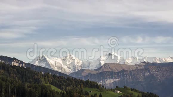 瑞士山脉时间流逝视频的预览图