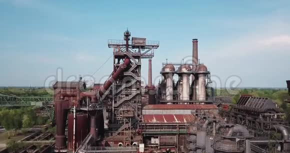 从Duisburg北部Ruhrgebiet工业文化Landschaftspark鸟瞰视频的预览图