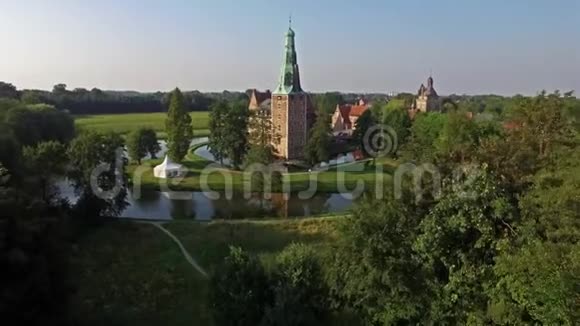 德国拉斯菲尔德中世纪城堡的鸟瞰图视频的预览图